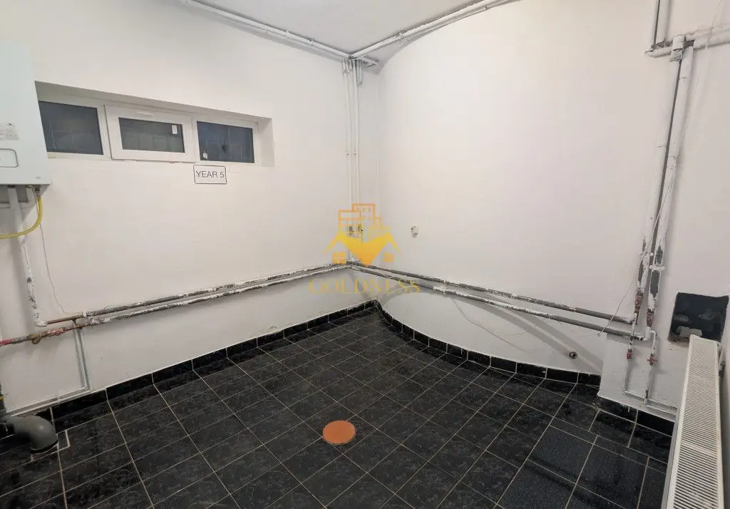 Casa/Spatiu de birou,Andrei Muresanu, 9 Camere,10 Parcari,Curte 2000mp