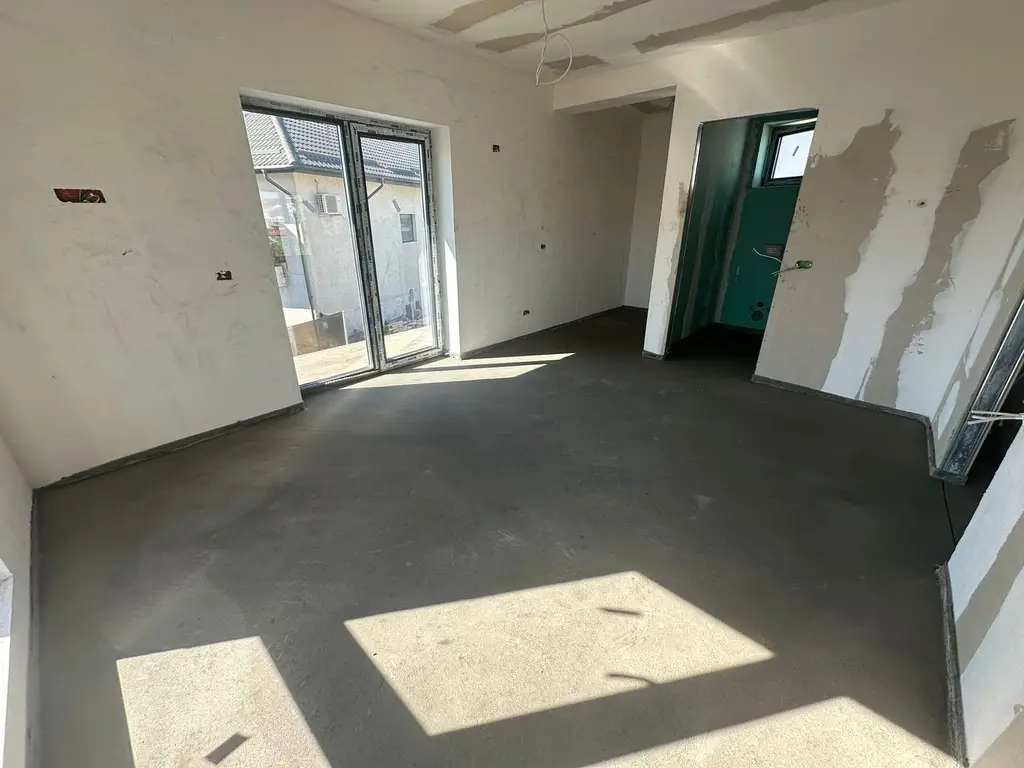 Casă single P+1+M de vânzare în Otopeni