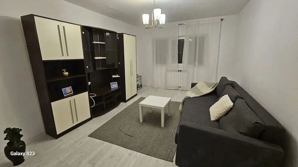 De inchiriat apartament 2 camere, Piața Centrală, et. 4, renovat, 450 eur