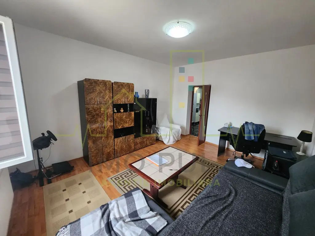 Apartament cu curte. Teren 636 mp.
