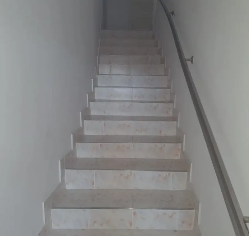 BRASADAS vinde casa 2 cam cu etaj 6 ari zona Bercu Rosu.