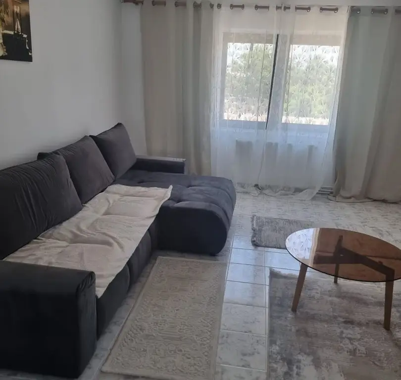 De inchiriat apartament cu 3 camere, zona Garii, etaj 3, 490 euro negociabi