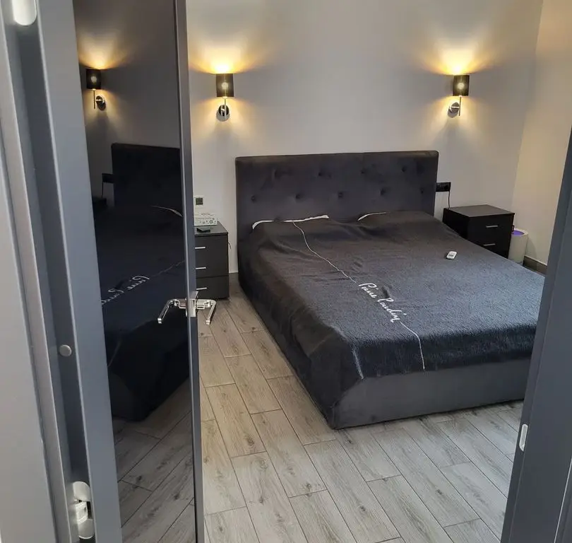 Vand apt. 2 cam. Soseaua Arcu tip vilă billa gara.