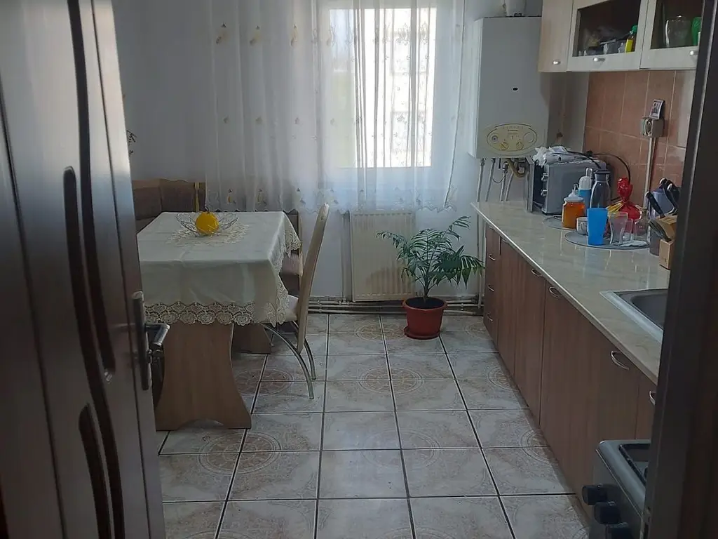 BRASADAS vinde ap 2 cam etaj 3/4 Soarelui.