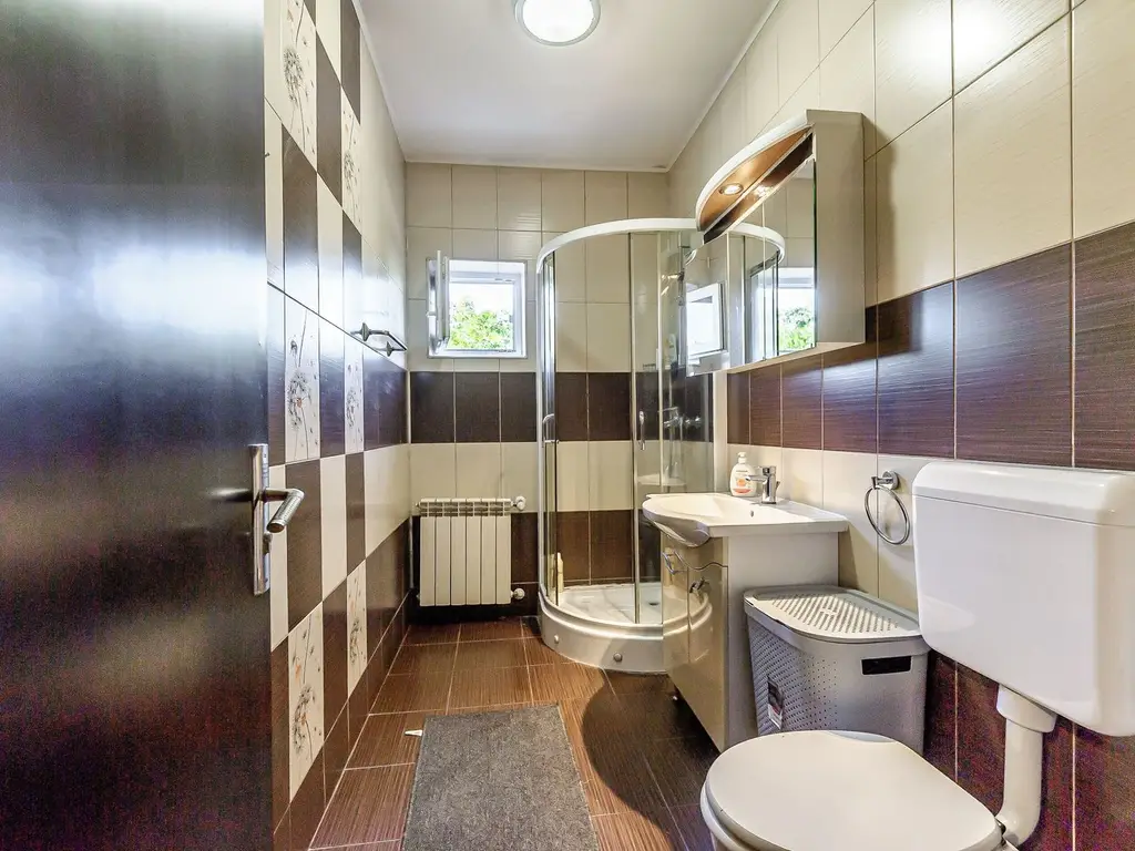 VANDUT! Apartament spațios, 2 camere decomandat, Podgoria Arad