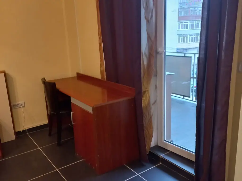 Închiriez apartament o cameră open space