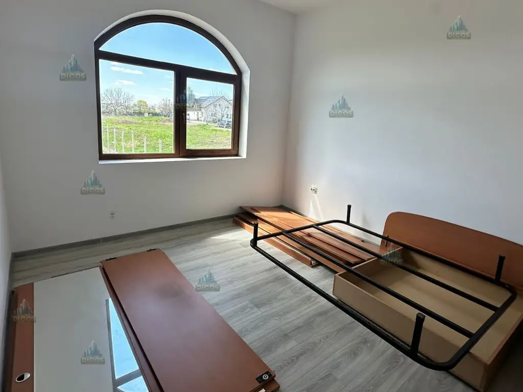 Vilă de vânzare 1500 mp teren
