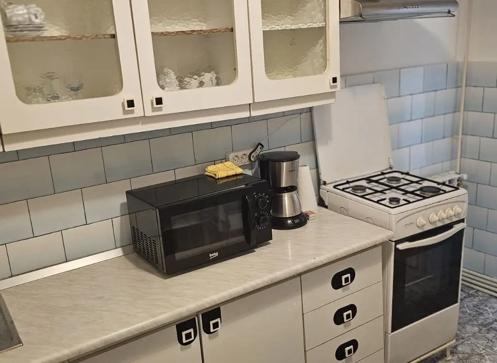 De inchiriat apartament cu 2 camere, etaj 4/4 Piata Centrala, 360 euro