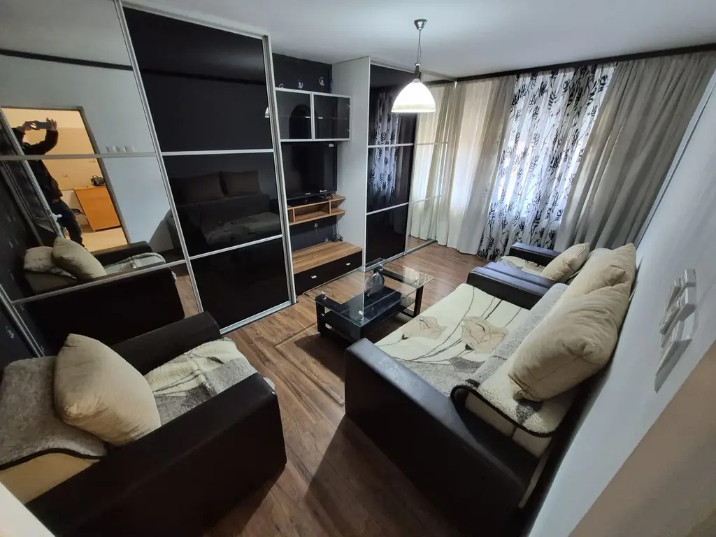 De inchiriat apartament cu 3 camere, etaj 3, Micro 16, 450 euro