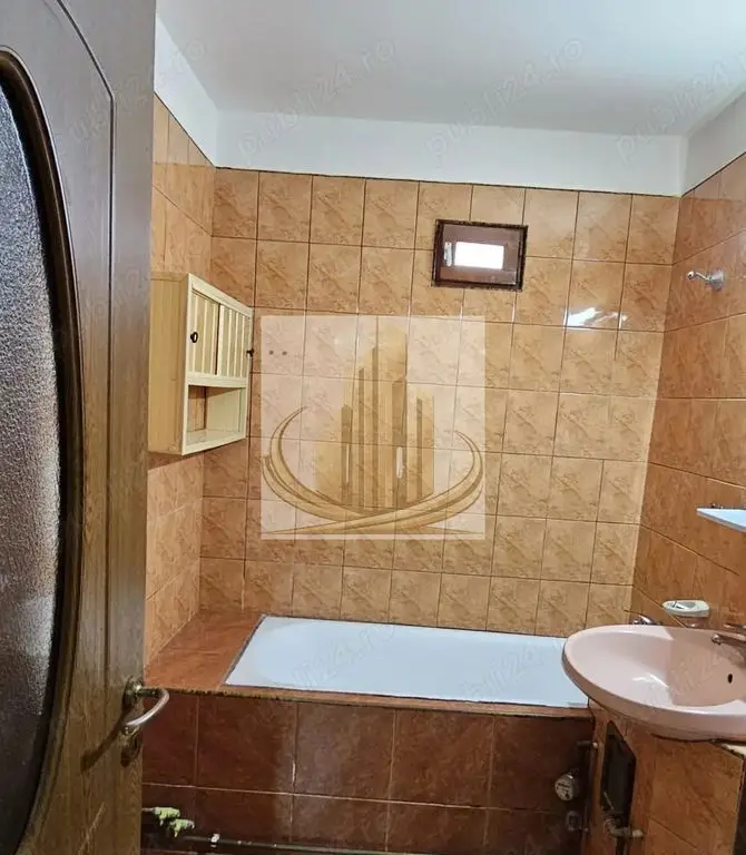 Apartament 3 camere + 2 băi | 70 mp | Decomandat | Zona Lunei
