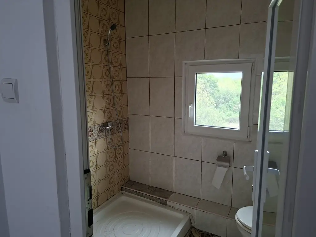 BRASADAS vinde casa individuala 9 cam in Bercu Rosu.