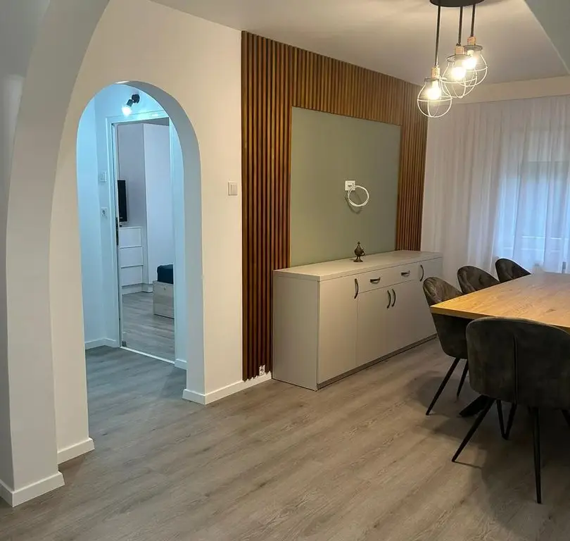 ageuropa.ro vinde apt. 4 cam. 78mp la etajul 2 în Micro 16.