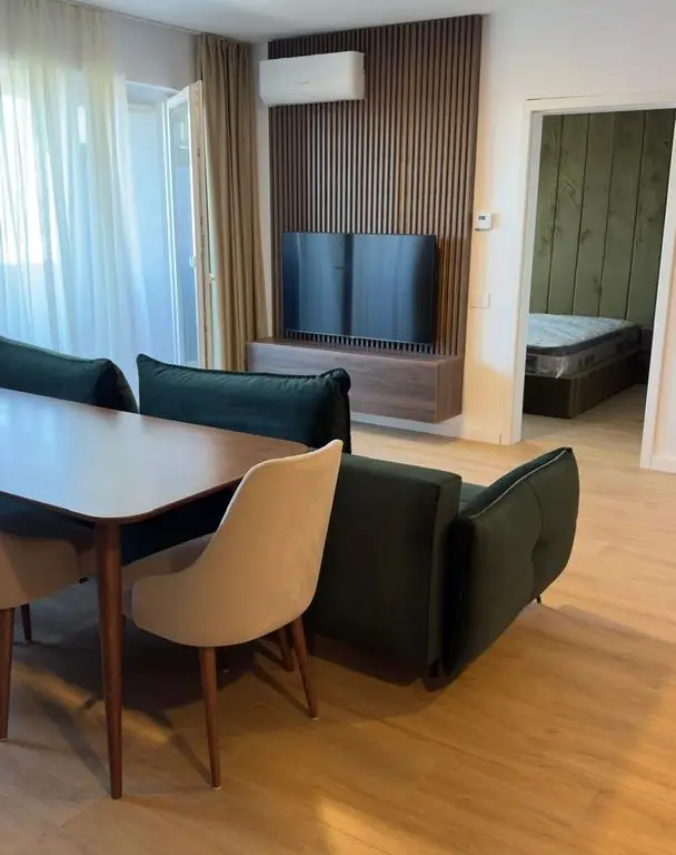 Inchiriez ap 3 camere, mobil utilat modern, loc parcare- 800 euro/luna
