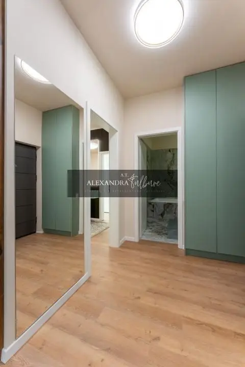 Apartament 2 camere, etaj intermediar, balcon, garaj, Eroilor