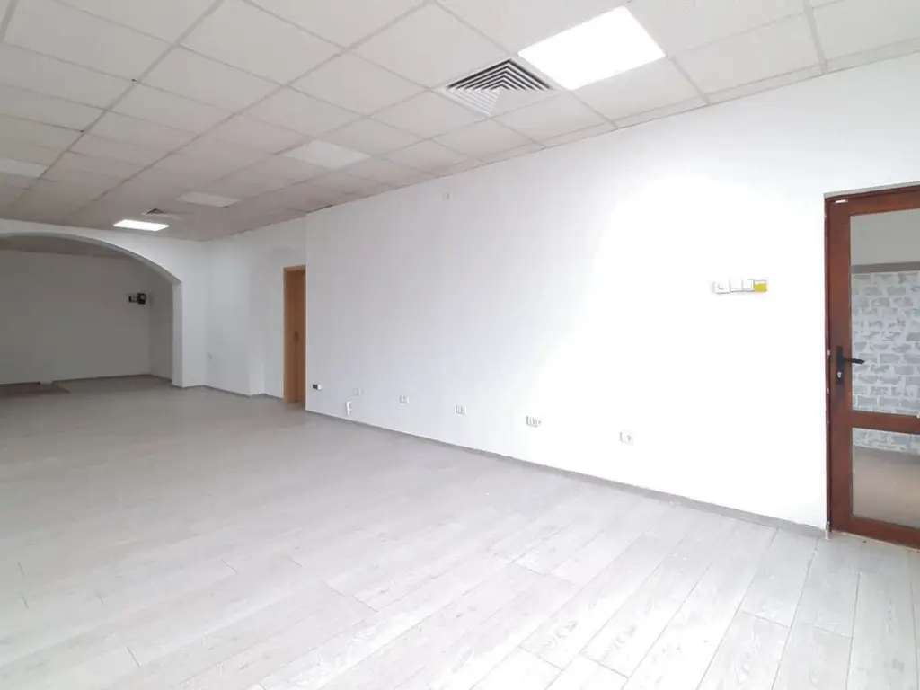 Spațiu comercial de închiriat 62 mp zona Bartolomeu Str Lungă