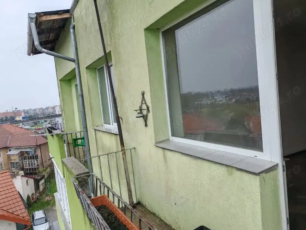 BRASADAS vinde ap cu 3 cam etaj 4/4 pe Drumul Botizului
