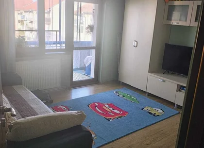 BRASADAS vinde ap 3 cam etaj 4/4 in Carpati 2.
