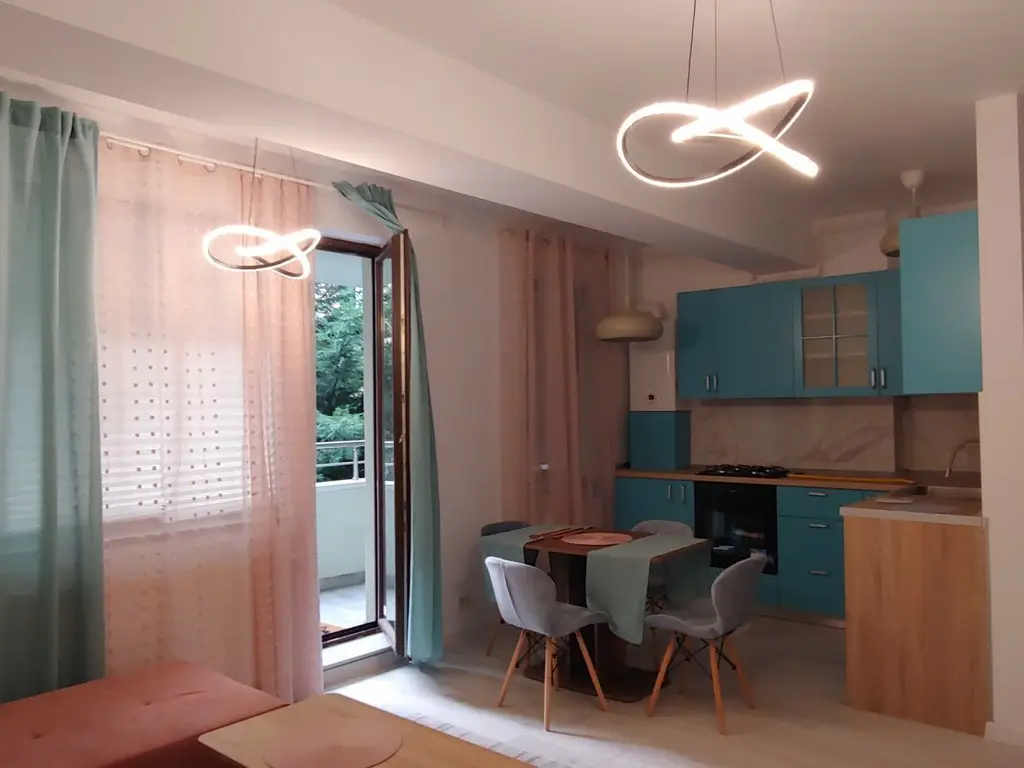Inchiriez apartament nou 3 camere + 2 băi, lângă parcul Titănel