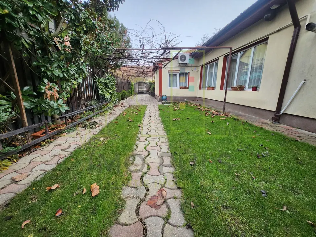 Casa individuala. Mobilata si utilata. Garaj.