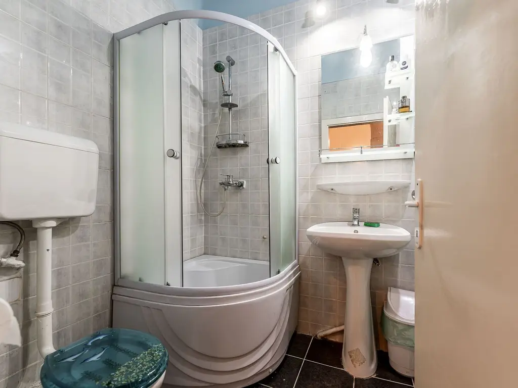 Apartament ultracentral cu 3 camere plus un bonus Comision 0