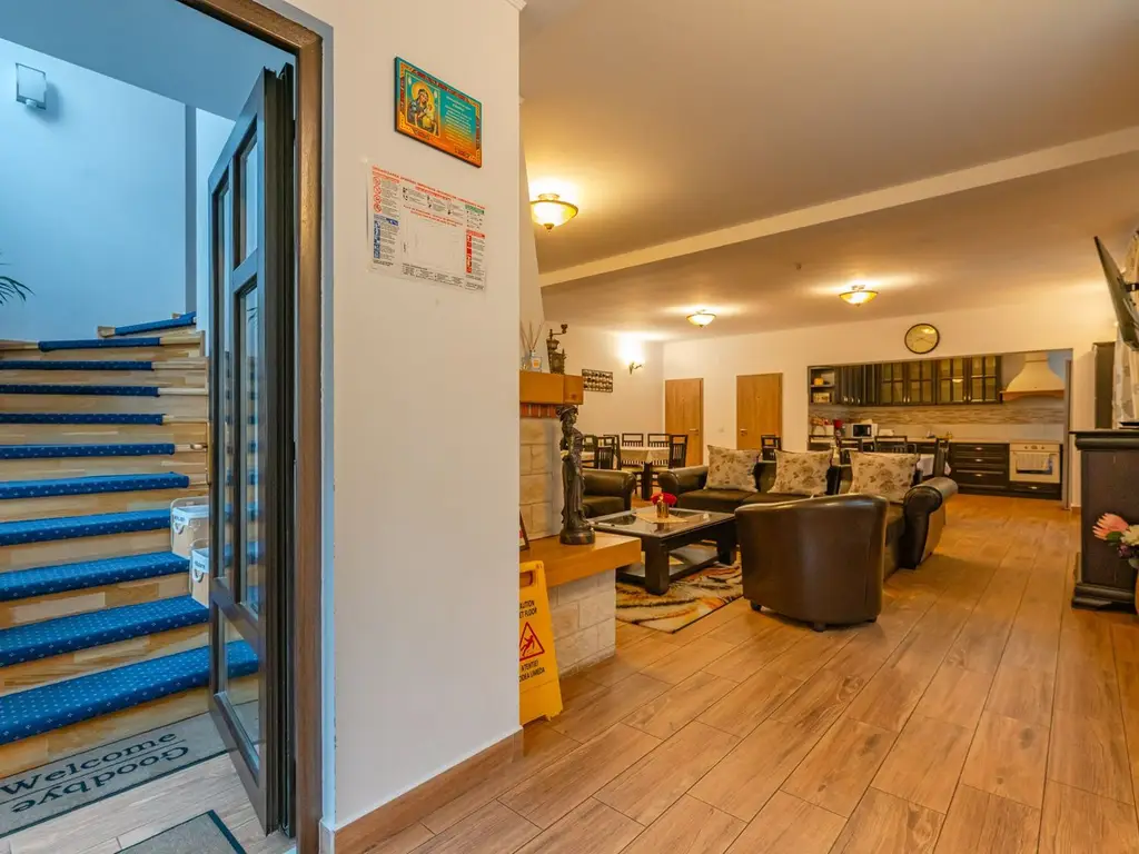 Pensiune Râșnov, 13 camere plus locuință proprietar, zonă Cetate