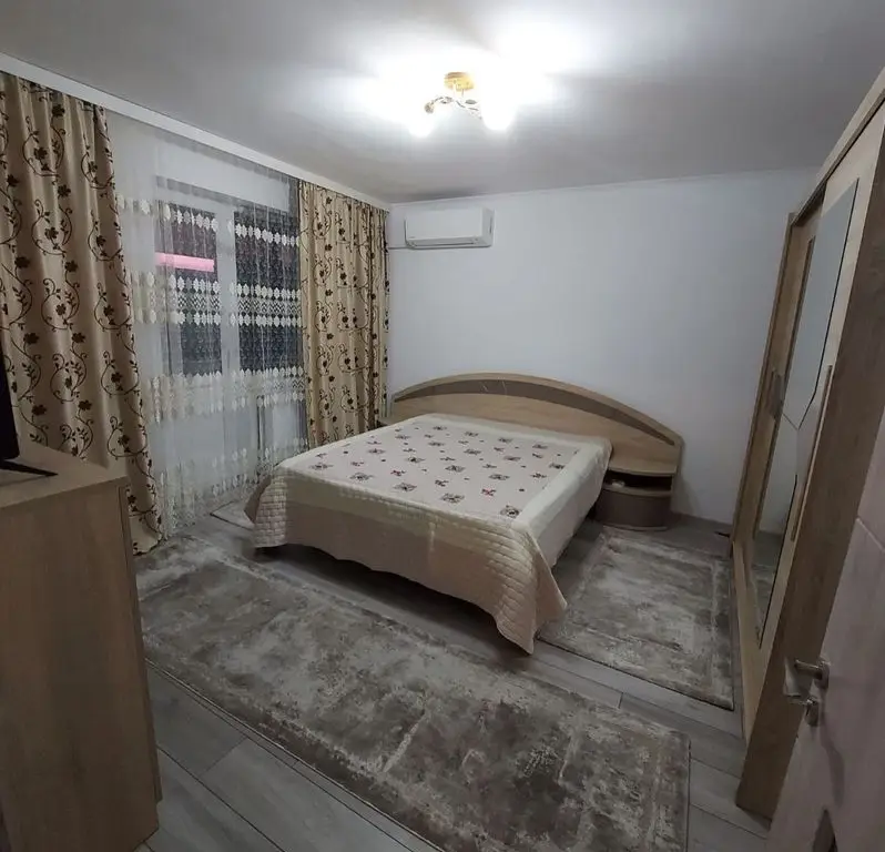 Vand apartament decomandat cu 2 camere