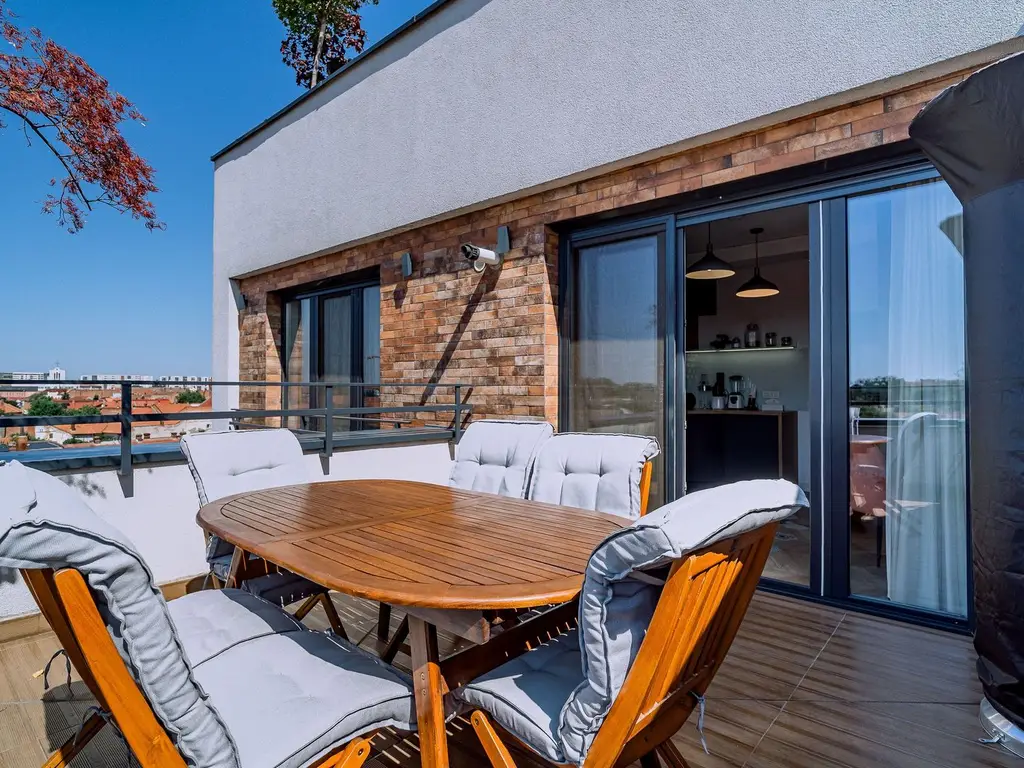 Penthouse 4 camere, ultracentral, Oradea. 800 000 E. Comision 0