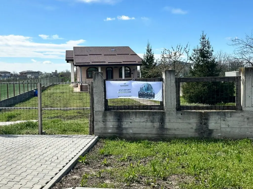 Vilă de vânzare 1500 mp teren