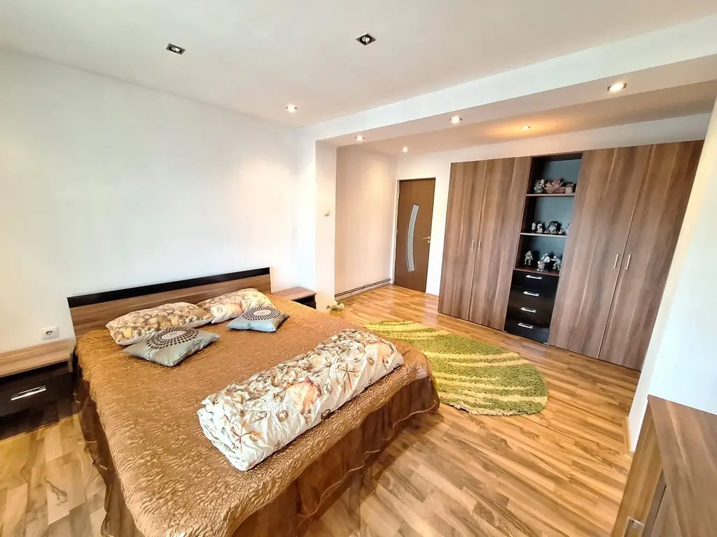 Inchiriere apartament la casa, Centru Bascov