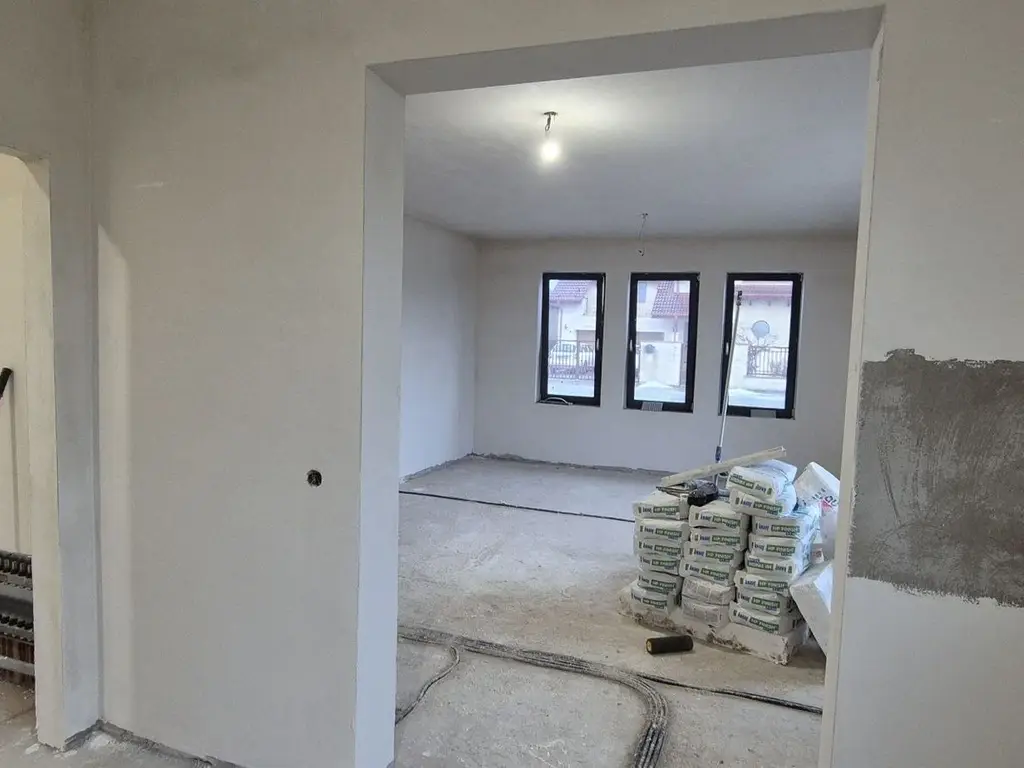 BRASADAS vinde casa 2025 cu 3 dormitoare zona Dara.