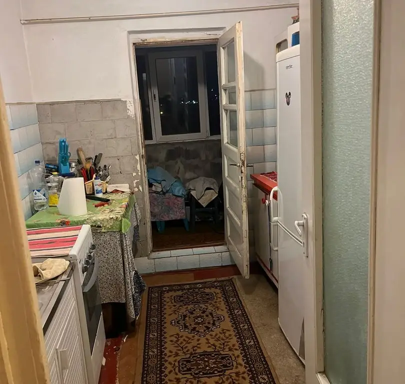 De vanzare apartament 3 camere Micro 16, etaj 4/4, 64.000 euro
