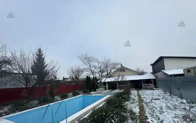 Casă cu mansardă și piscină de vânzare – Pictor Andreescu