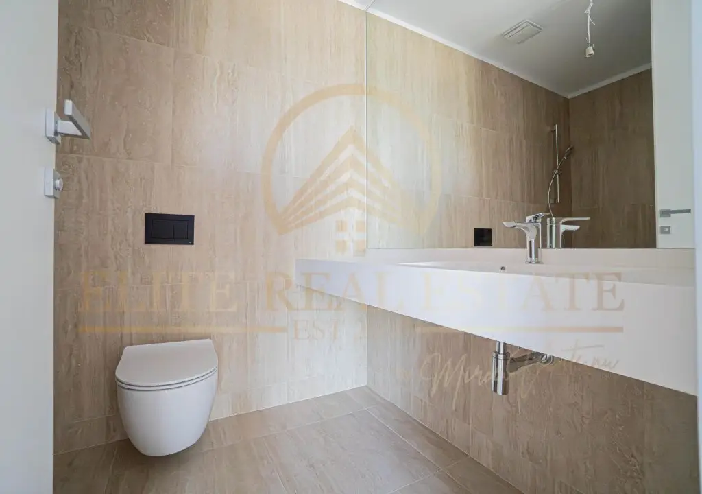 Stațiunea Mamaia - Vânzare apartament cu 4 camere, 3 bai cu vedere la lac.
