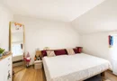 Casă spațioasă cu 8 camere, teren generos, oferă libertate și confort