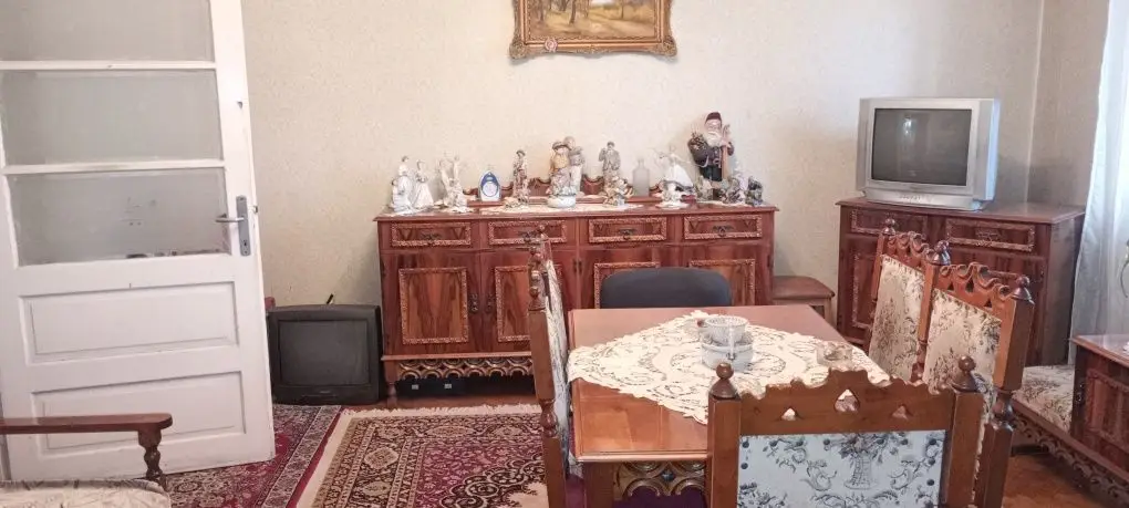 BRASADAS vinde ap 3 cam în casă - zona Botizului.