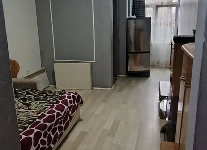 BRASADAS vinde garsoniera la etajul 1/4 pe Ostrovului.