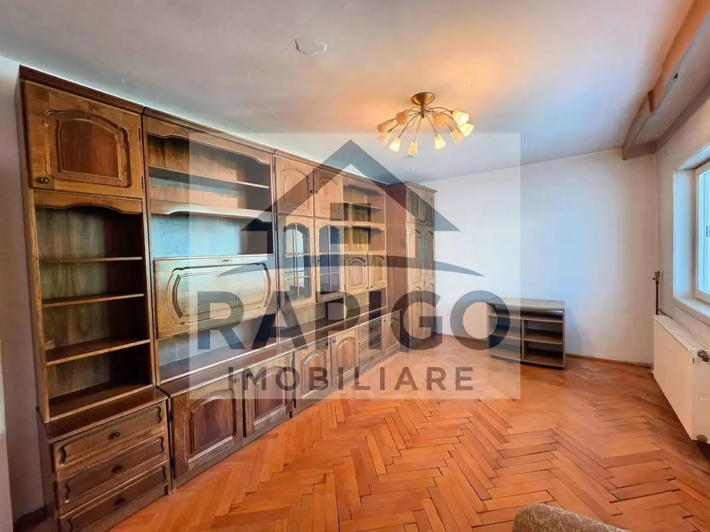 Vand apartament cu 2 camere decomandat in Calea Lipovei