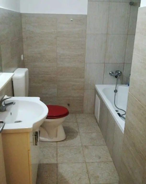 BRASADAS vinde ap 2 cam + living etaj 2 in zona Pta Romana.