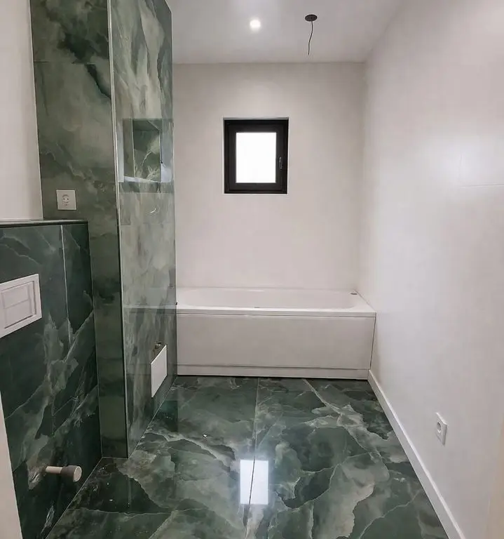 De vazare apartament cu 3 camere, Baia Comunala, 135.000 Euro