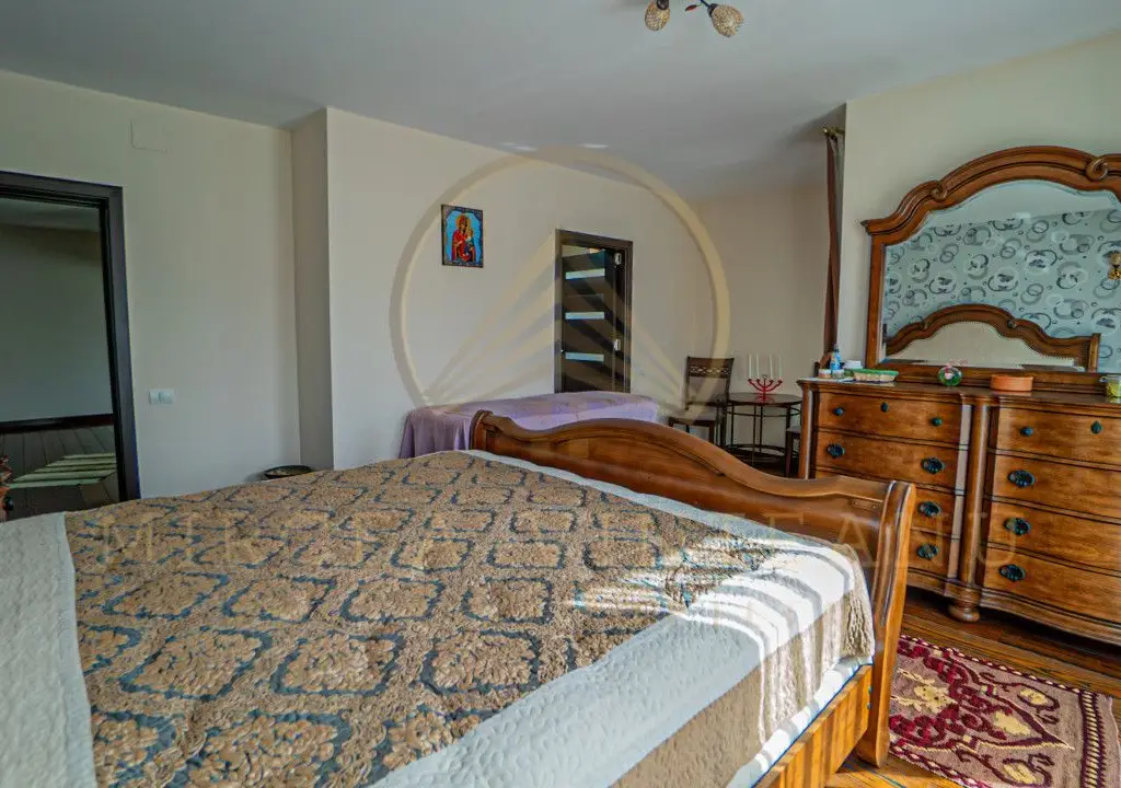 Palazu Mare / Elvila - Vila deosebită compusă din S+P+2E, mobilata și utilata
