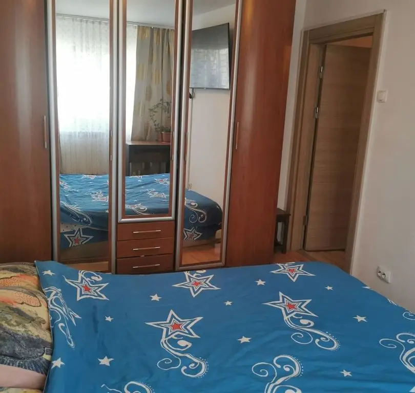 Proprietar , vand apartament , 4 camere cu centrala termica , boxa si loc parcare adp