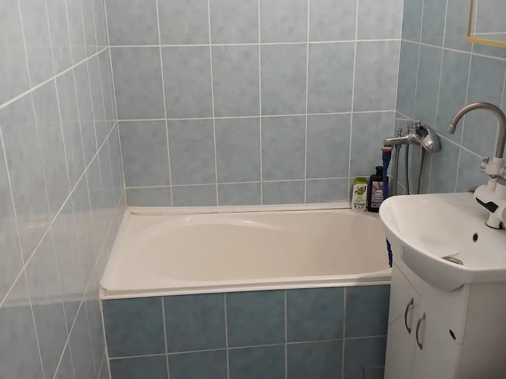 Vand ap 2 camere la cheie zona Intim