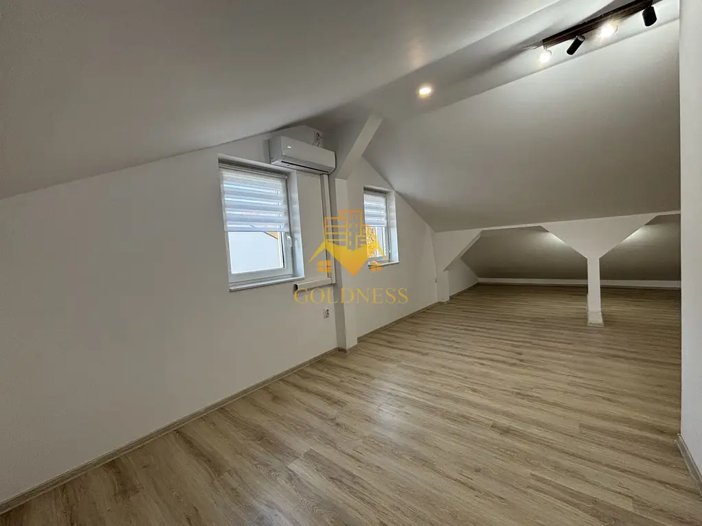 Duplex lux, de închiriat, 5 camere, parcare, curte, terasă,220mp teren