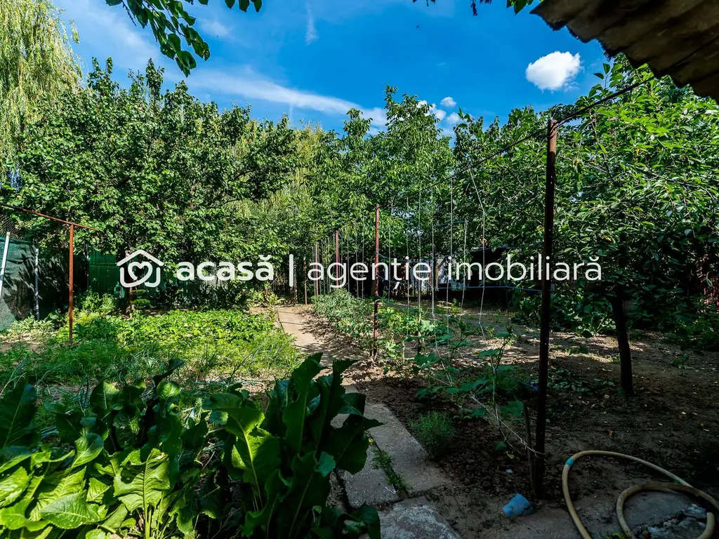 Casa 3 camere, bucatarie si baie, in zona centrala din Chisineu-Cris