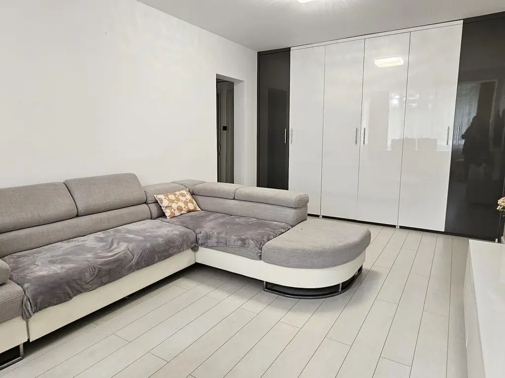 Inchiriez apartament 3 camere – Tiglina 3, etaj 1, mobilat si utilat