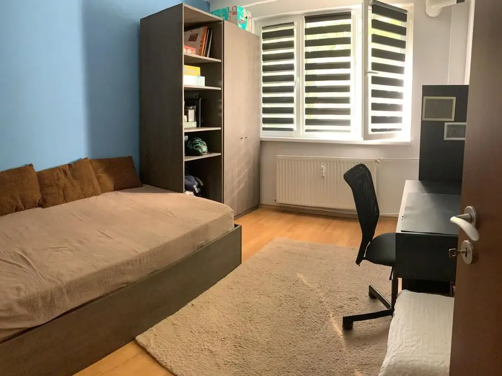 Vând apartament 4 camere