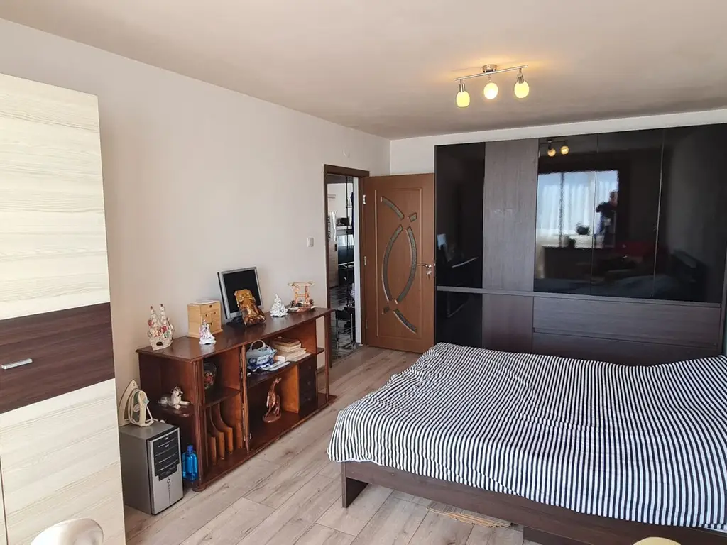 Apartament 4 camere decomandat mobilat utilat