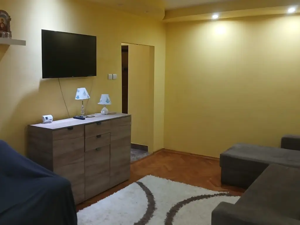 De inchiriat apartament cu 3 camere, I. C. Frimu, etaj 3, 450 euro