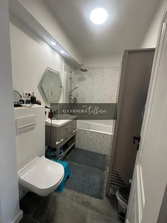 Apartament de vanzare 3 camere, 66 mp, 2 bai, balcon, 2 parcari