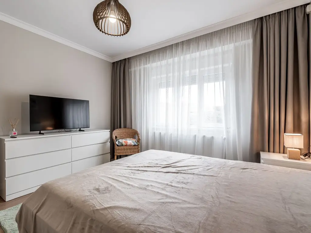 Apartament ultrafinisat la cheie cu 2 camere decomandat Piata Mica